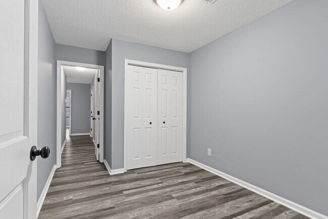 Building Photo - 310 Country Club Villa Dr