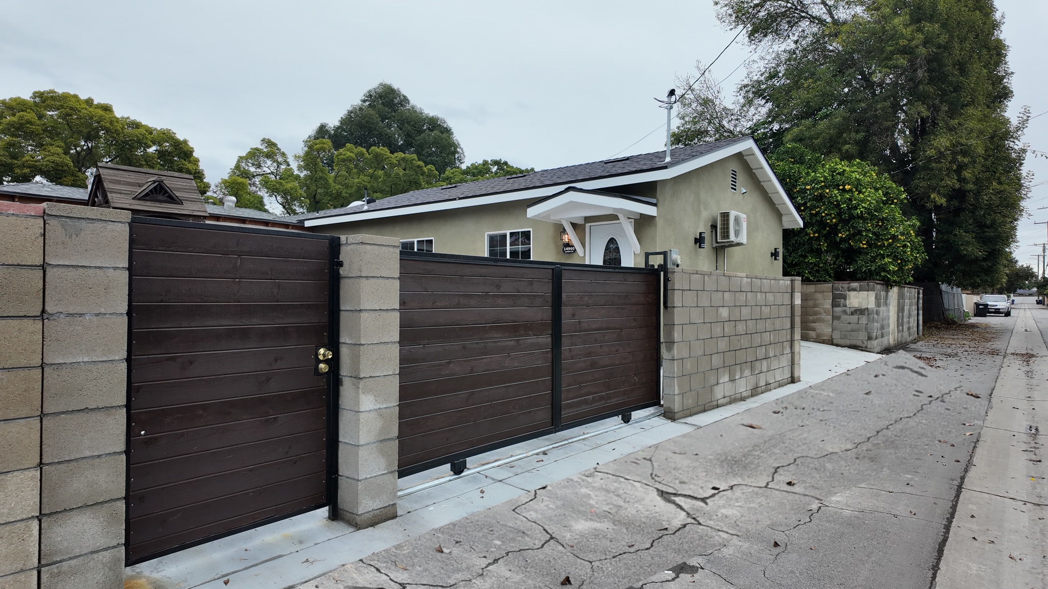 Back entrance for car and house. Back entrance for car and house. - 14962 Lambert Rd