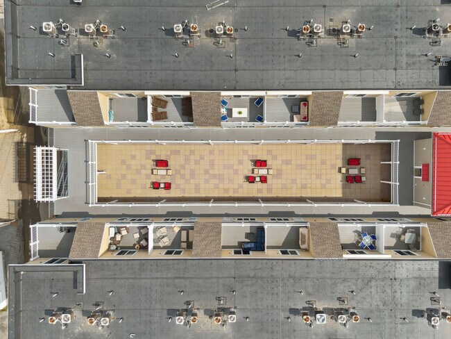 Building Photo - 128 Ashworth Ave