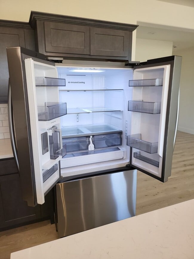 Building Photo - Beautiful Newly Built 3 Bedroom 2.5 Bath Townhome In Sweetgrass!!!!!