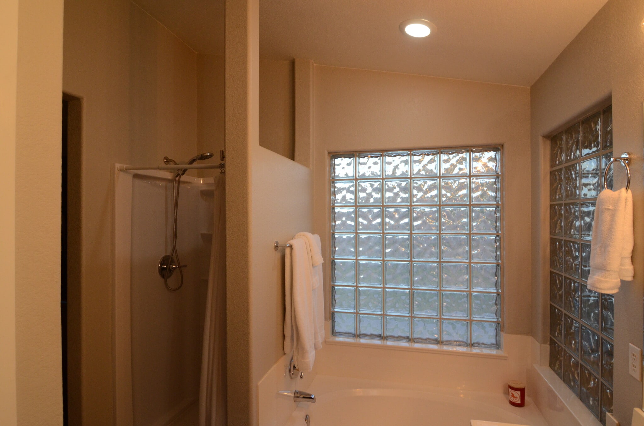 Building Photo - 1671 E Redfield Rd