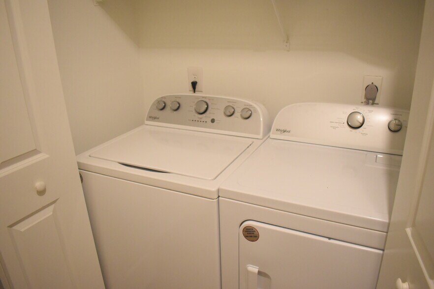 Building Photo - 4210 Wilshire Blvd