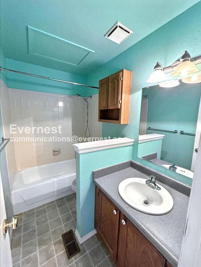 Building Photo - 2 Bed, 1.5 Bath Townhome with Carport / Available Soon!