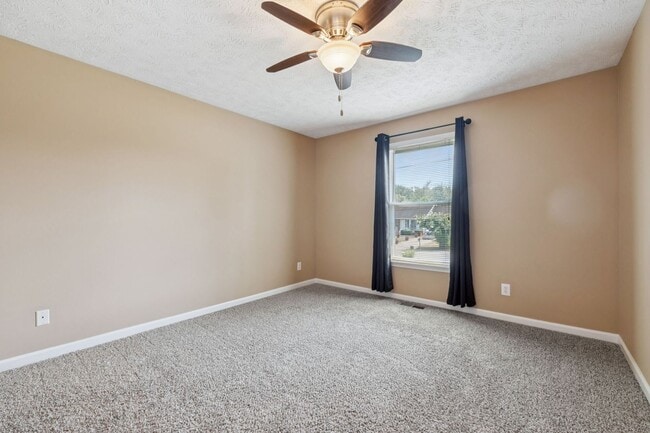 Building Photo - 1073 Bobcat Dr