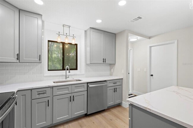 Building Photo - 805 N Clake Ave