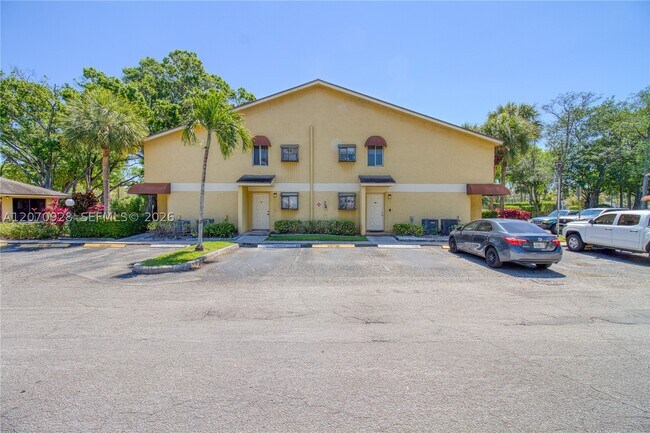 Building Photo - 3095 N Oakland Forest Dr