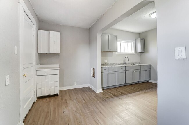 Building Photo - Three Bedroom Home for Lease in Dayton!