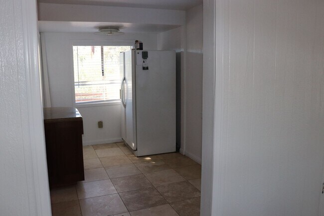 Building Photo - 2416 Cedar Dr