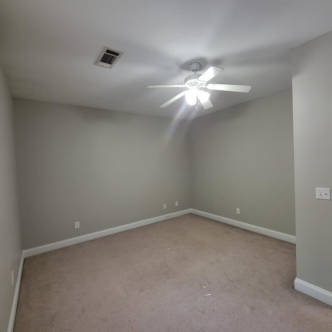 Building Photo - 72 Lakeview Estates Dr