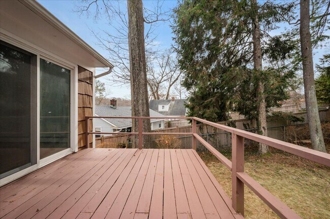 Building Photo - Croton On Hudon 4-Bedroom 2.5-Bathroom Home