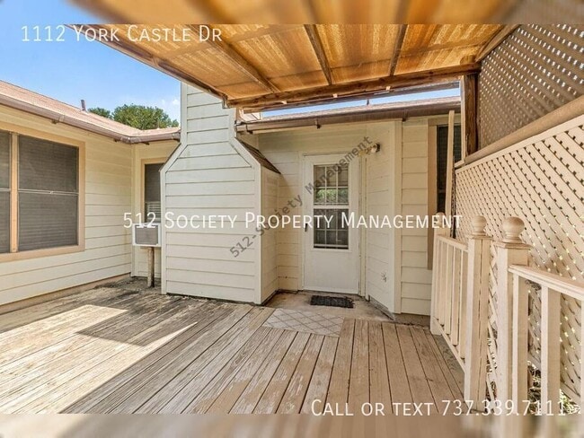 Building Photo - 1112 York Castle Dr