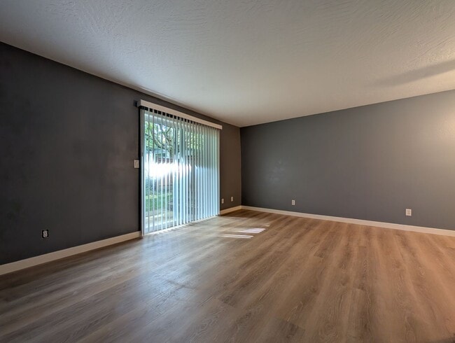 Building Photo - 2-Bedroom, 1.5-Bath Sunset Meadow Townhous...