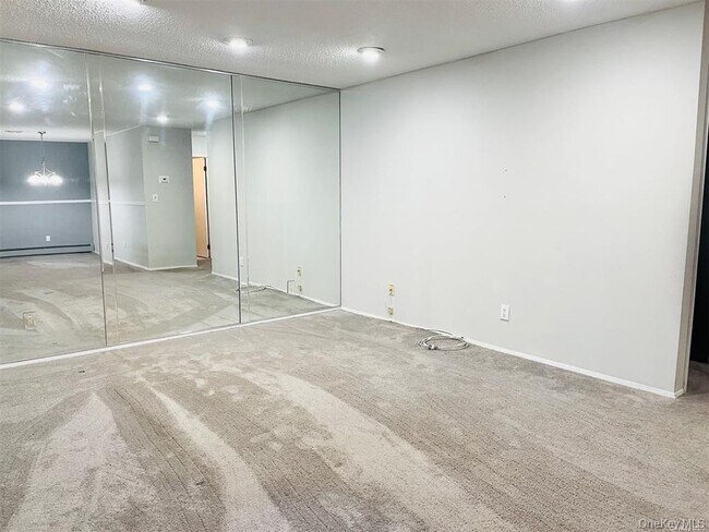 Building Photo - 219 Springmeadow Dr