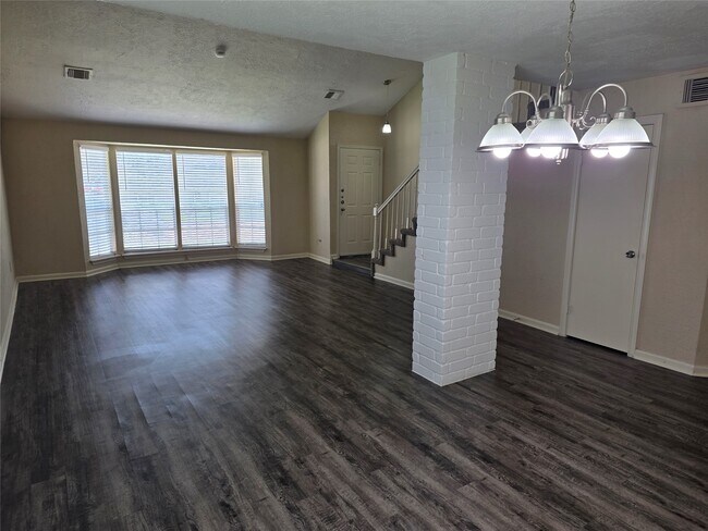 Building Photo - 12902 Skymeadow Dr