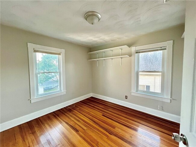 Building Photo - 360 Weeden St