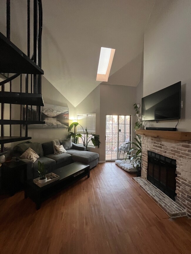 Building Photo - 13742 E Lehigh Ave