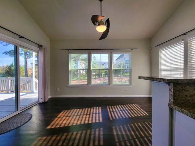Building Photo - Large 2 story transitional in highly sough...