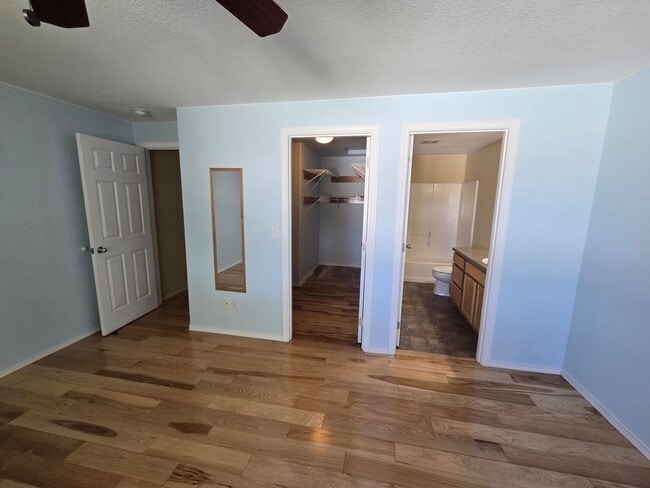 Building Photo - Cozy home Madras Oregon