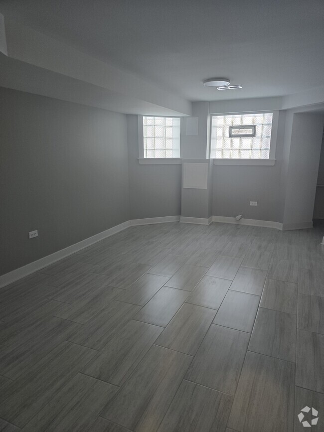 Building Photo - 1227 N Parkside Ave