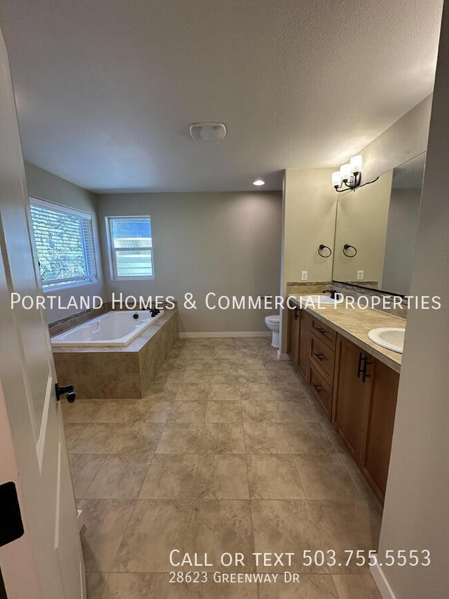 Building Photo - 3 Bed 2 1/2 Bath Wilsonville Gem ** $300 o...