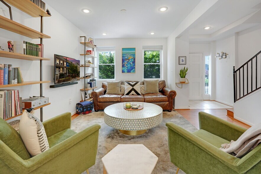 Building Photo - 520 Lamont St NW