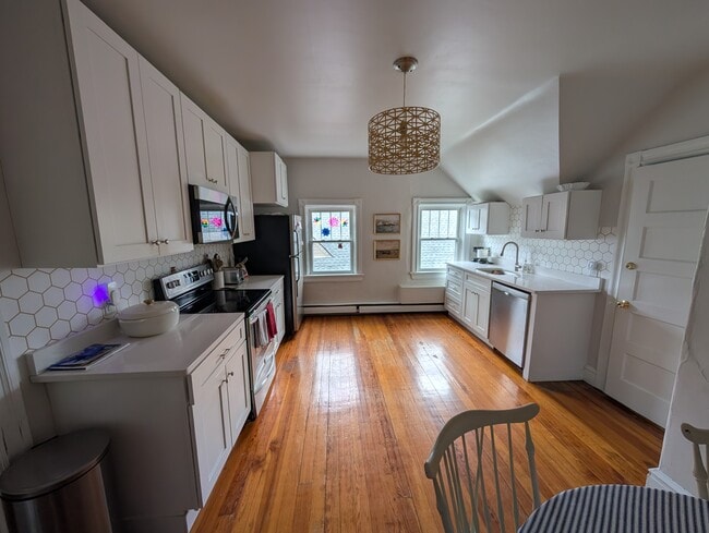 Kitchen - 42 Hidden St