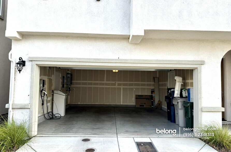 Building Photo - 1648 Chanticleer Ln