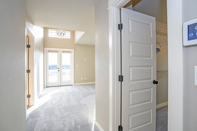 Building Photo - 1749 Skyline Ridge Ln SW