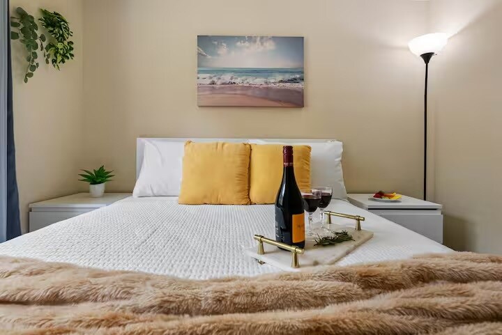 Building Photo - 6208 S Elberon St