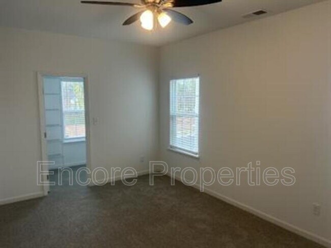 Building Photo - 3402 Littlefield Way