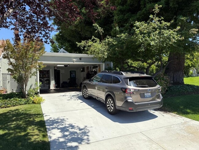 Building Photo - 7405 Maywood Dr