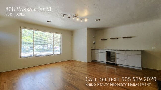 Building Photo - 808 Vassar Dr NE