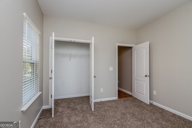 Building Photo - 292 Monarch Village Way