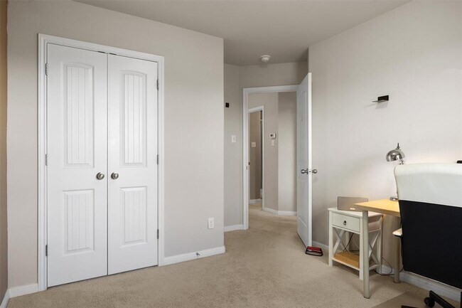 Building Photo - 369 S Brook Dr