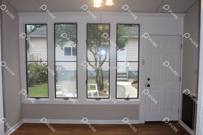 Building Photo - 2817 Wynterhall Rd SE