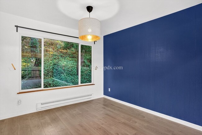 Building Photo - Updated 1BD/1BA Condo in Portland’s West Hills w/ Carport & Private Balcony