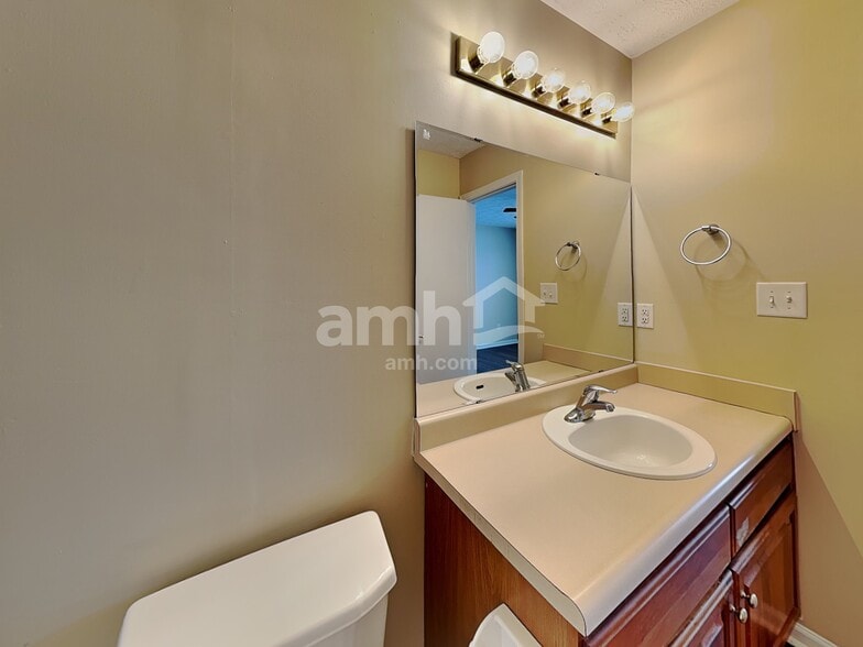 Building Photo - 1484 Persimmon Cir