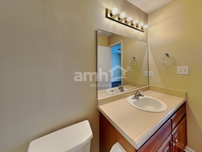 Building Photo - 1484 Persimmon Cir