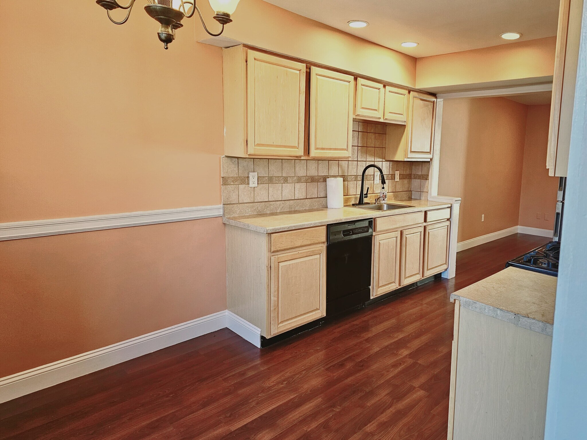 Building Photo - 37 Anderson Ct