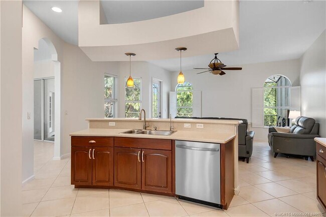 Building Photo - 4213 SW Utterback St