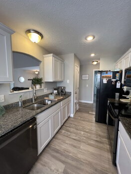 Building Photo - Spacious 3BR+ with fully fenced in backyard