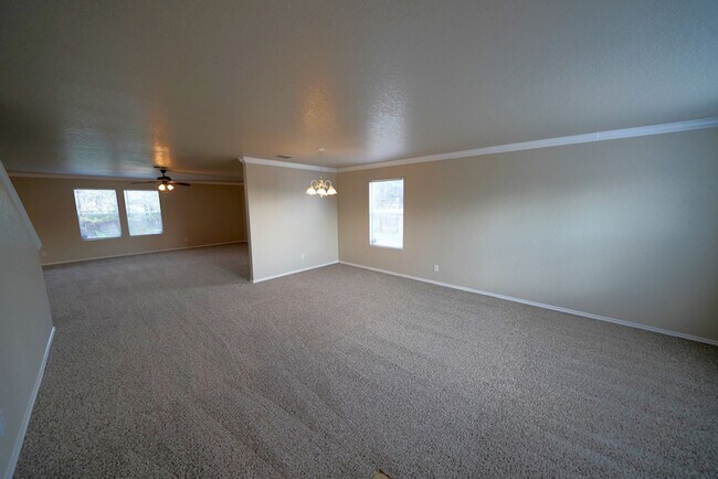 Building Photo - Charming 4-Bedroom, 2.5-Bathroom Home in C...