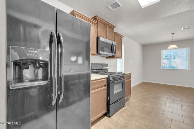 Building Photo - 803 Luisa St