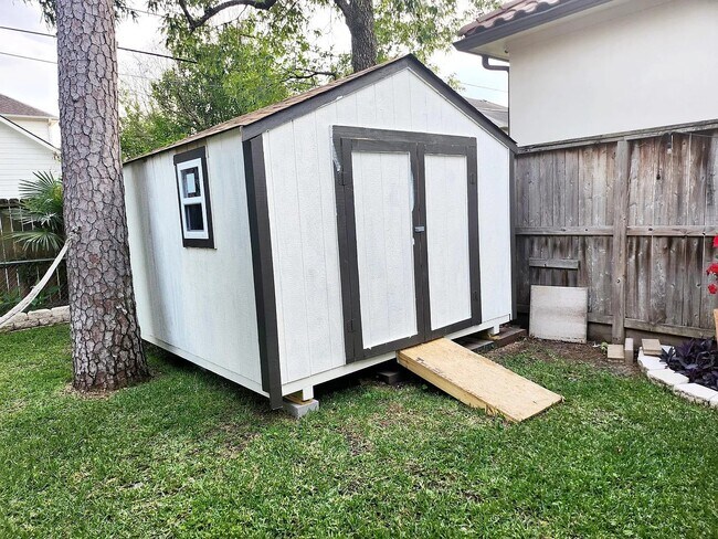 Building Photo - 1415 Wakefield Dr