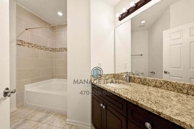 Building Photo - Elegant 2 Bedroom Condo in Buckhead. Gated...