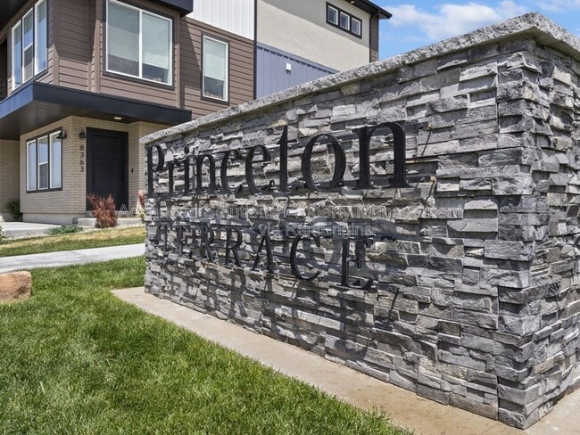 Building Photo - 142 Amboise Ct