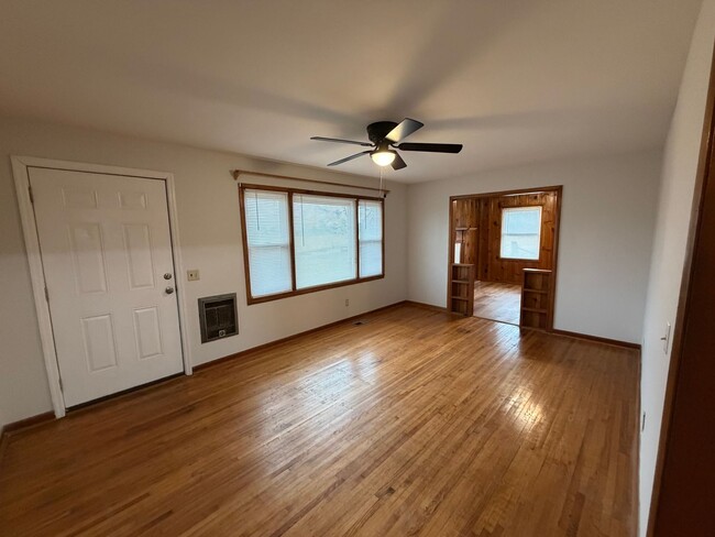 Building Photo - Charming 3 Bed 1 Bath Home in Woodbury