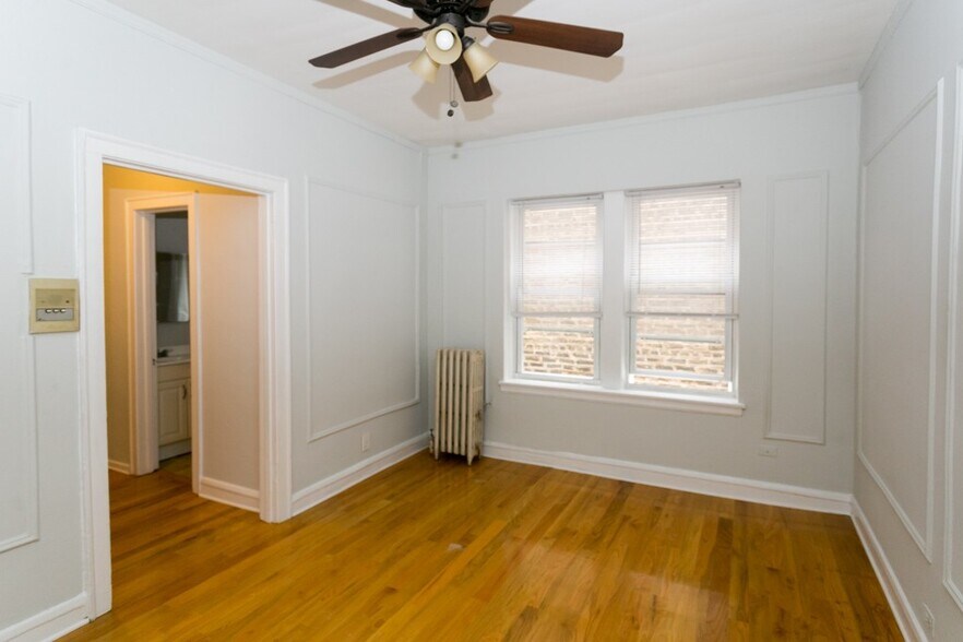 Building Photo - 2832 N Burling St