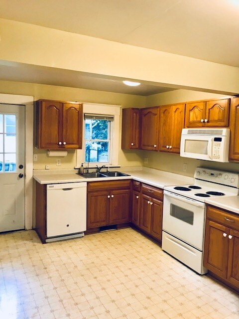 Kitchen - 230 9th Ave N