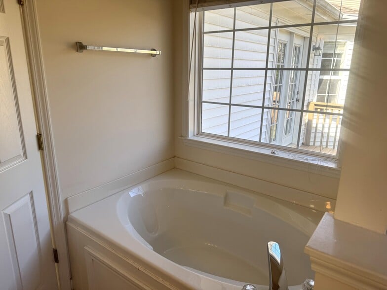 Building Photo - 1704 Tellico Dr